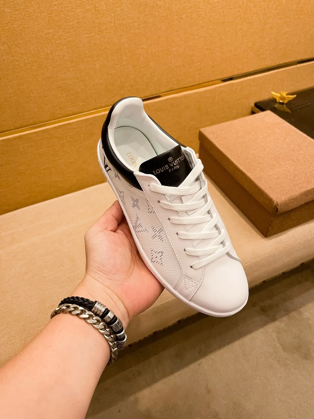 Men's shoes 💰 380💰🔥【LV】🔥 Louis Vuitton, high-end men's shoes brand, official website 1:1 latest masterpiece: the upper is made of Italian imported first-layer cowhide with a comfortable and breathable lining➕original non-slip and wear-resistant outsole🔥, making walking more convenient and comfortable! An exclusive new model, a stunning work, a beautiful 1:1 replica [color] compared to the official quality! Create a fashionable personality to set off your uniqueness! A must-have for trendy men! Classic🔥Size: 38-44 Color: 🔥Multiple colors available🔥